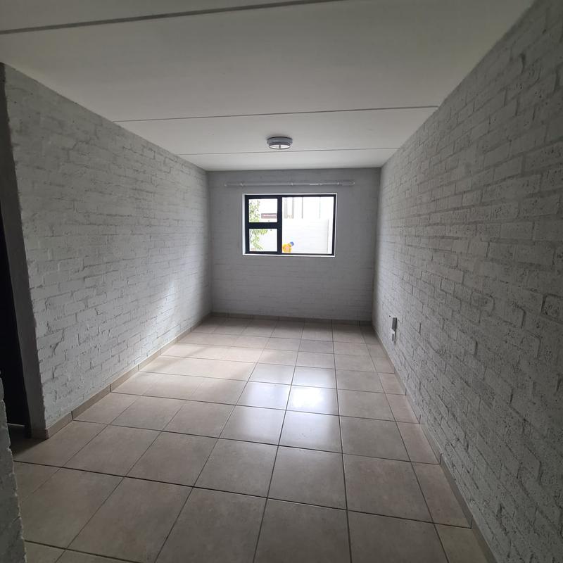 2 Bedroom Property for Sale in Goodwood Central Western Cape